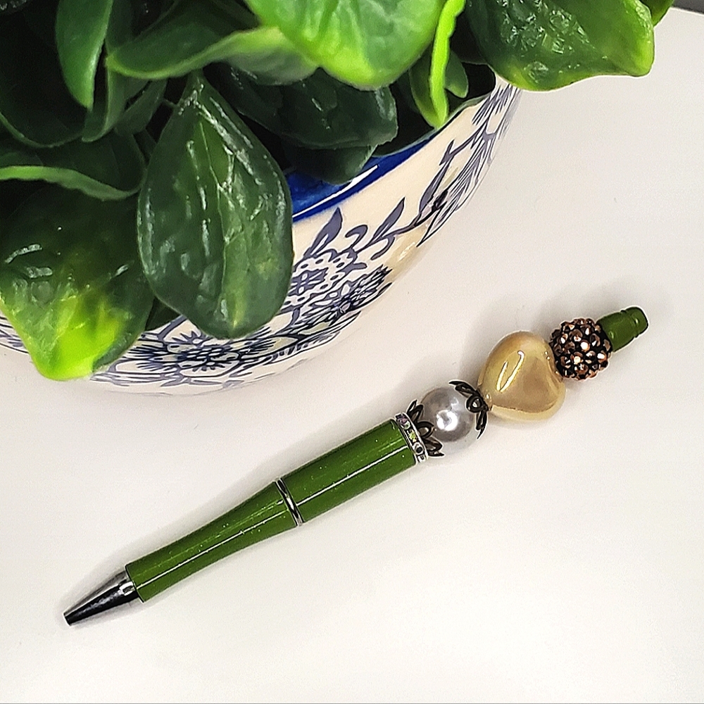 CHARTREUSE BEADED PEN